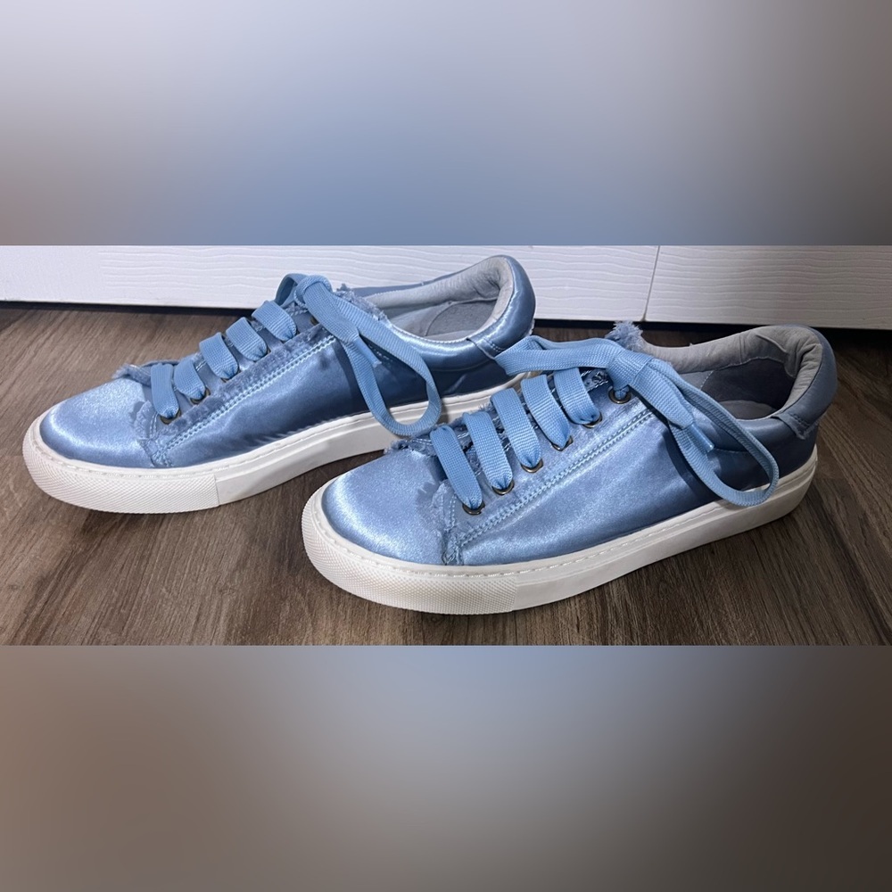 Women's Chocolat Blu Move Satin Sneakers in Blue